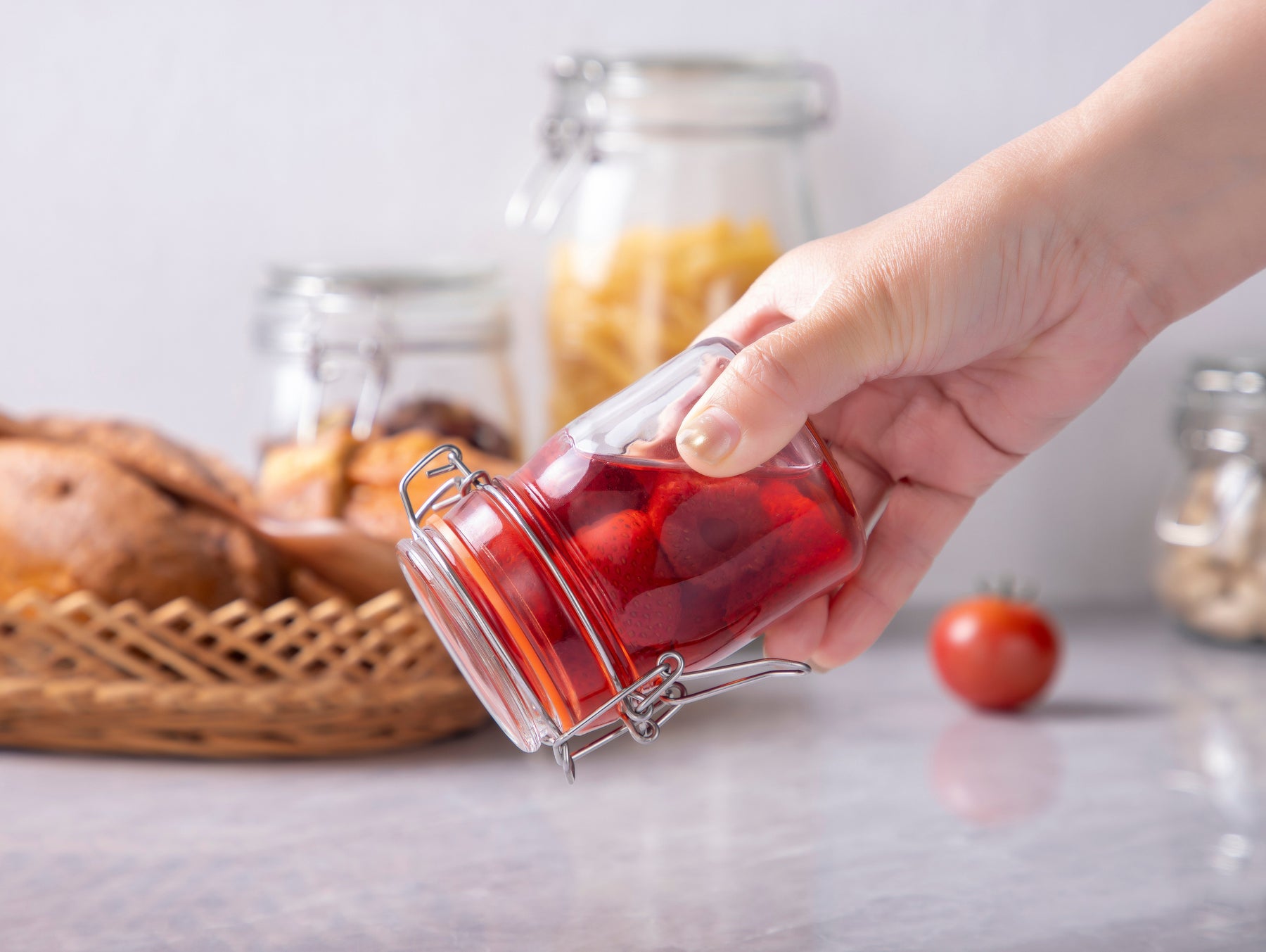 Fresh Start for the New Year: Scalable Storage Solutions with Airtight Glass Jars